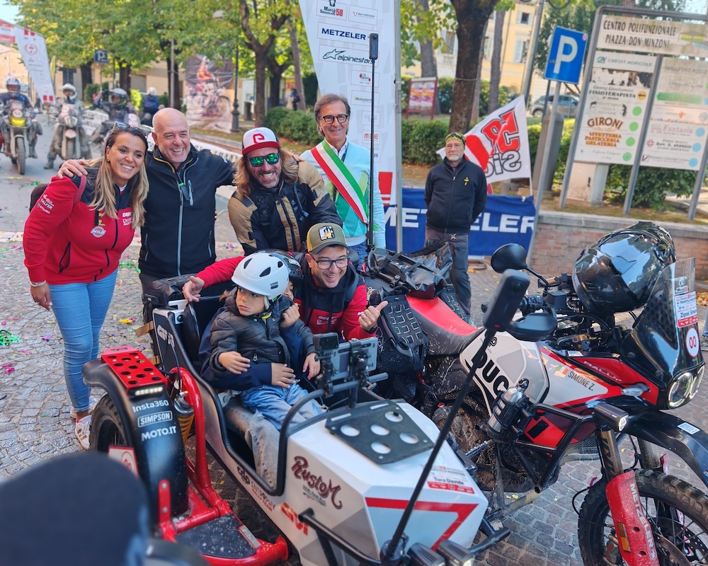 Dade in sidecar al Transitalia Marathon. Settembre 2025, 4 tappe in sidecar in off road e strade secondarie , rimini, città di castello, Foligno, Arezzo, Arezzo e Coriano